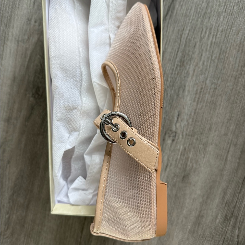 Women's Beige Slip-On Mesh Mary Jane with working buckle, NIB  size 7 medium